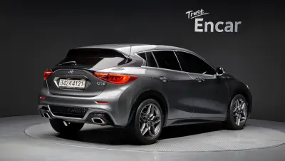 Infiniti Q30