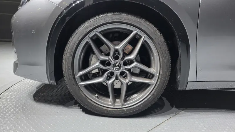 Infiniti Q30