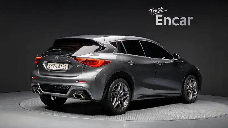 Infiniti Q30