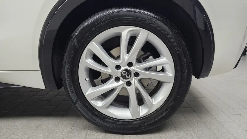 Infiniti Q30