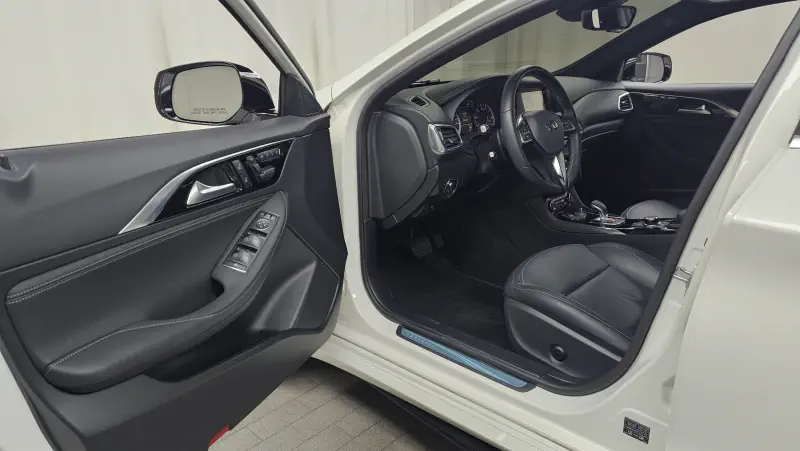 Infiniti Q30