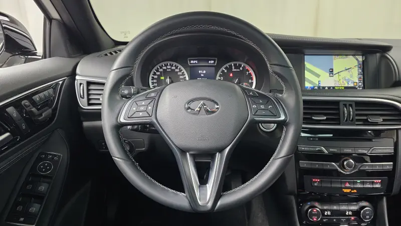 Infiniti Q30