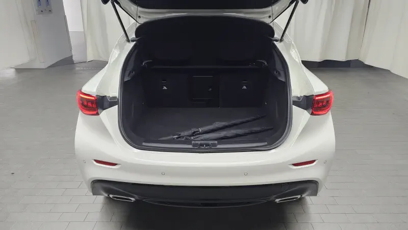Infiniti Q30