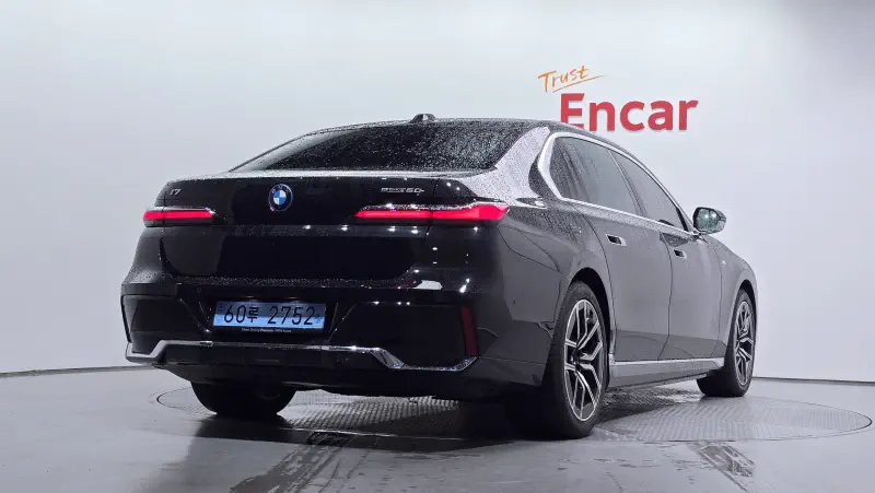BMW i7