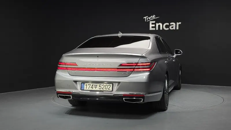 Genesis G90