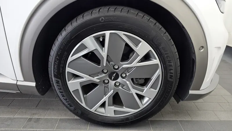 Genesis GV60