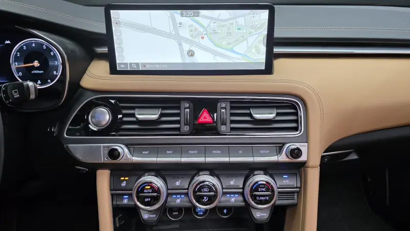 Genesis G70