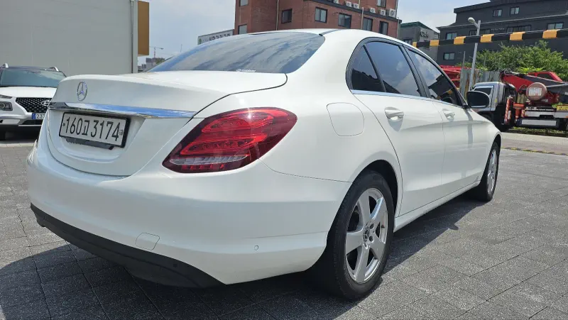Mercedes-Benz C-Class