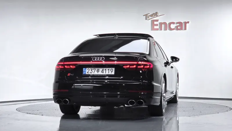 Audi S8