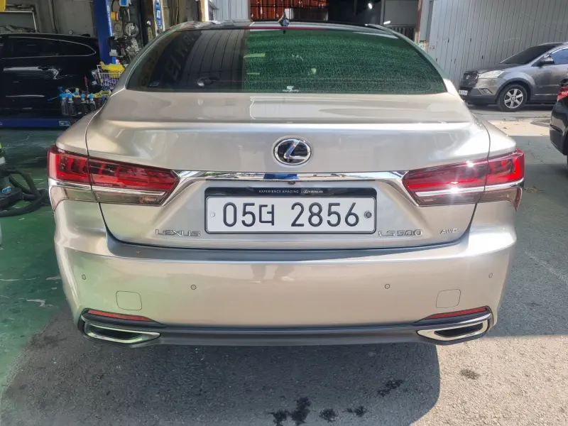 Lexus LS