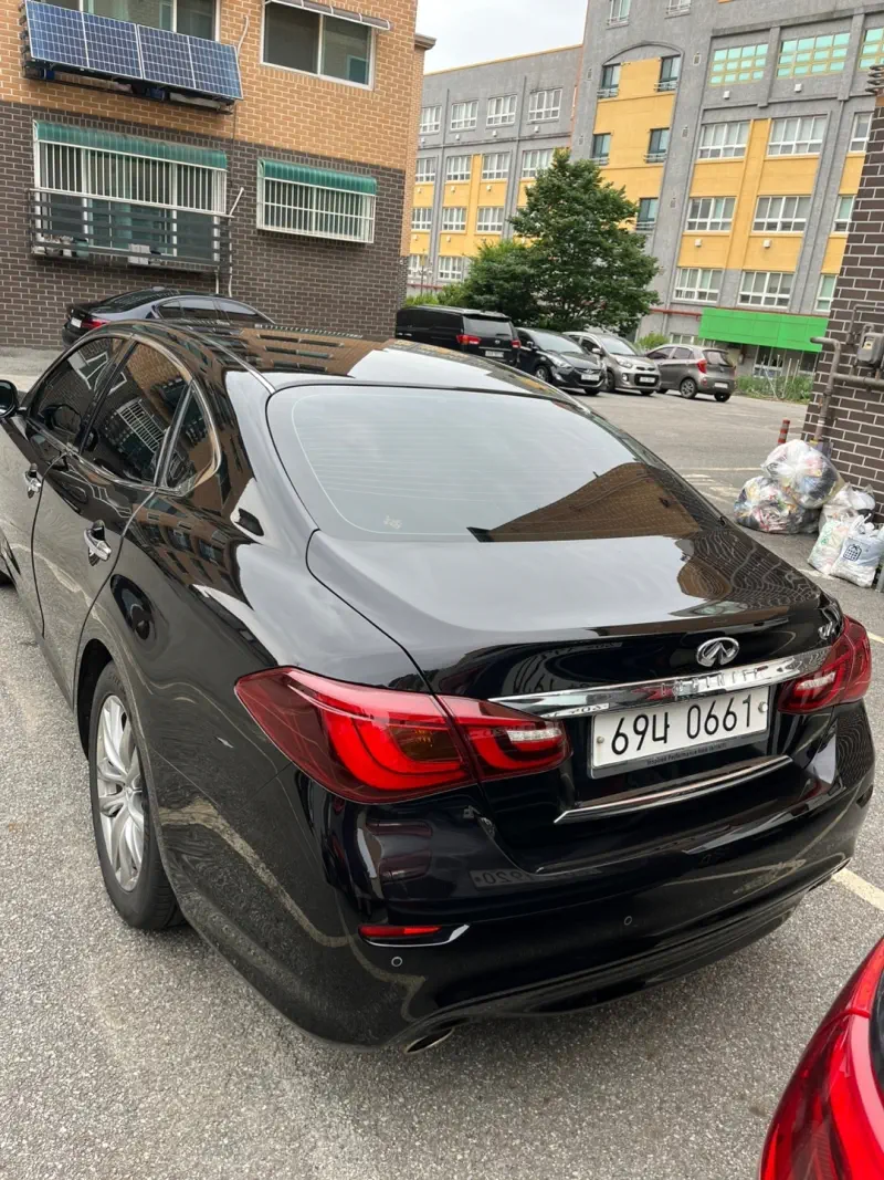 Infiniti Q70