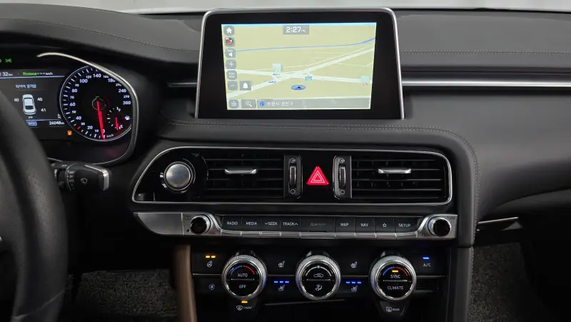 Genesis G70
