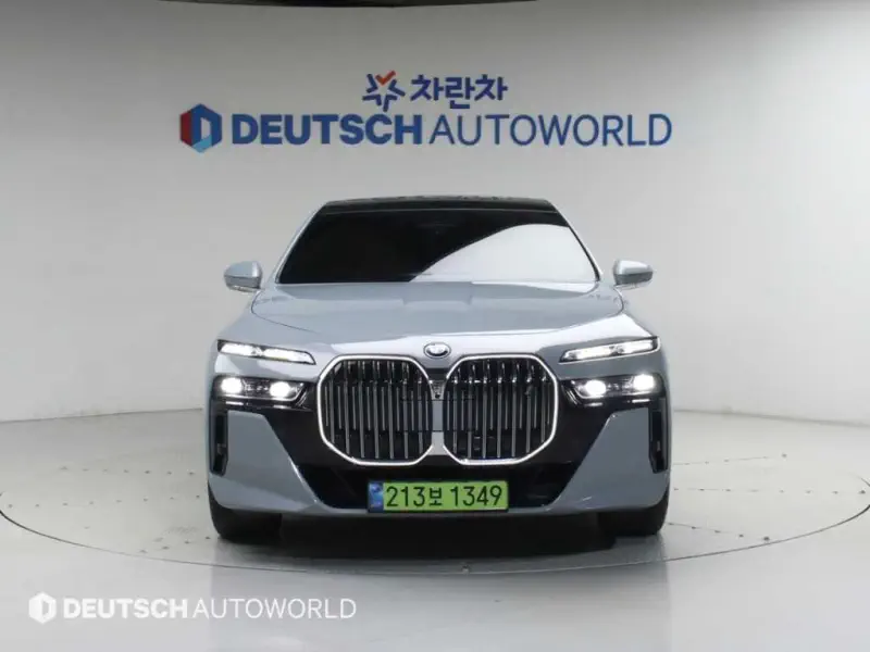 BMW i7