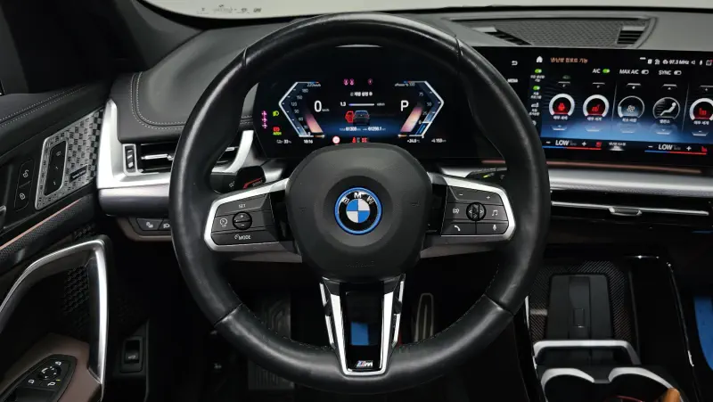 BMW iX1