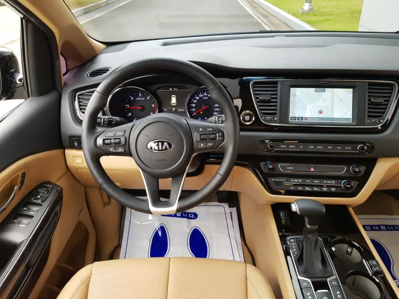 Купить Kia Carnival Jeonbuk из Кореи