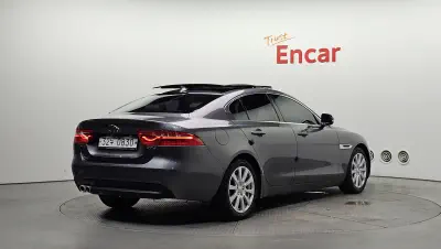 Jaguar XE