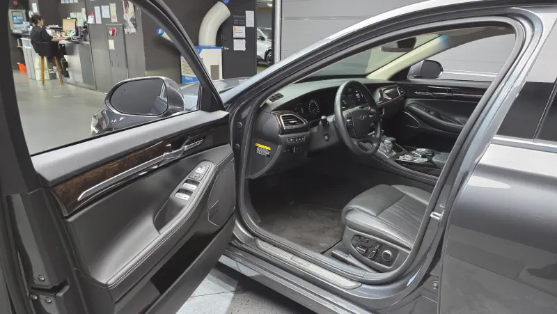 Genesis G90