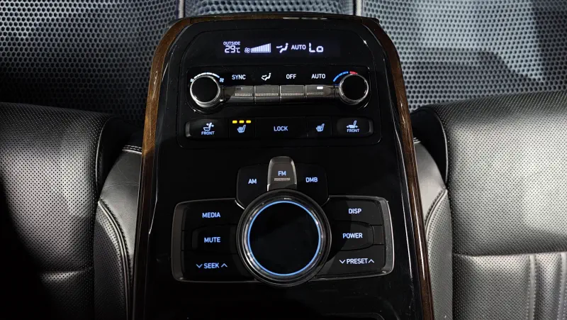 Genesis EQ900