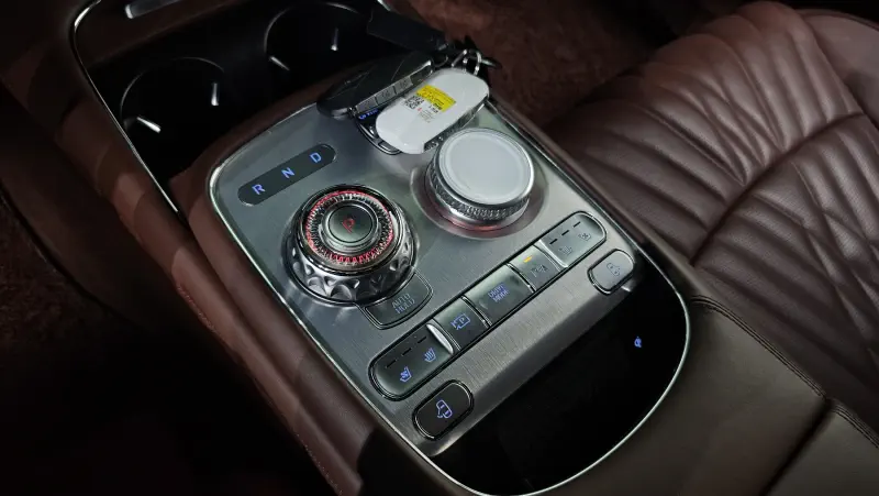 Genesis G90