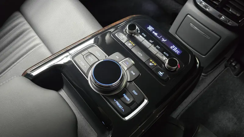 Genesis EQ900