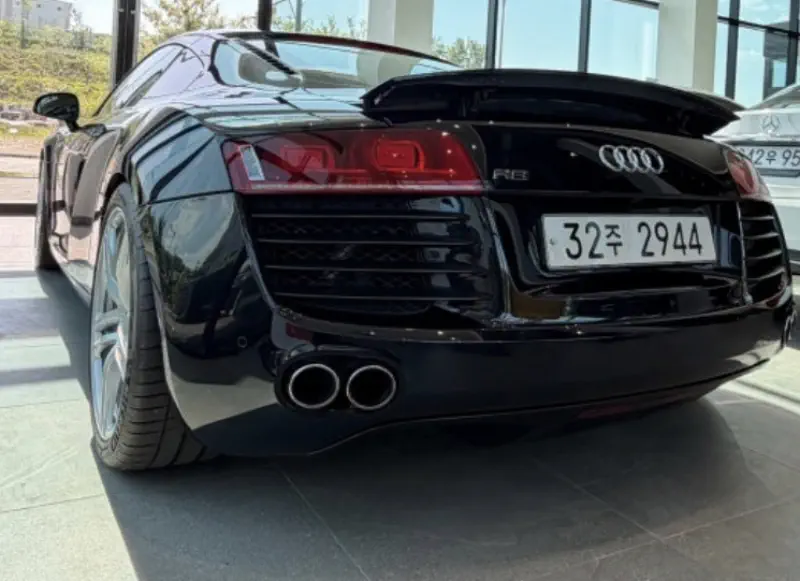 Audi R8