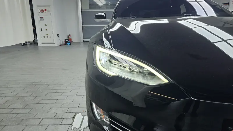 Tesla MODEL S