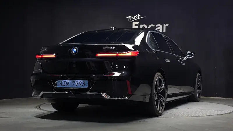 BMW i7