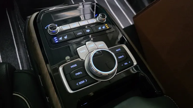 Genesis G90