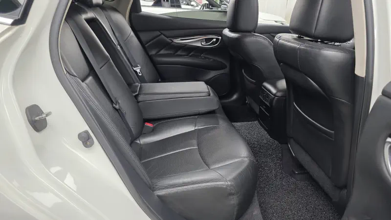 Infiniti M37