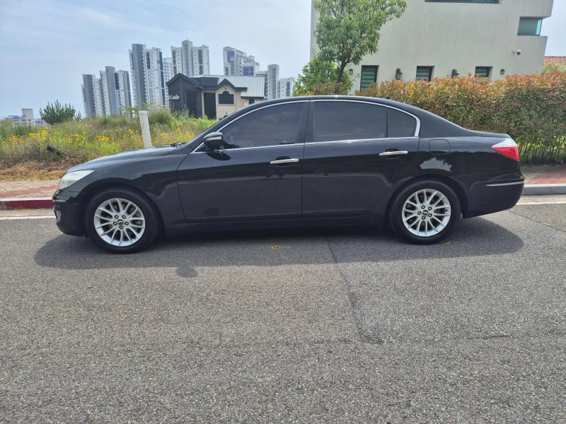 Hyundai Genesis