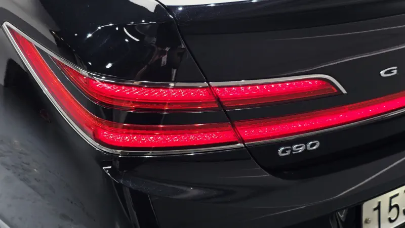 Genesis G90
