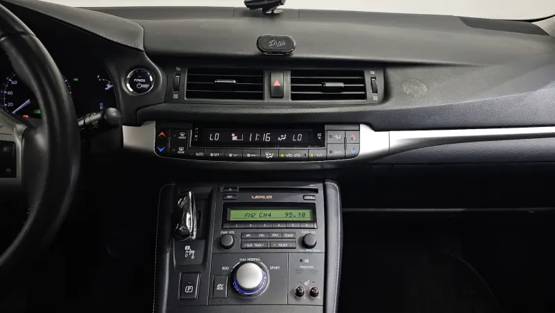 Lexus CT200h
