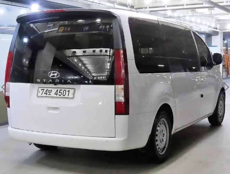 Hyundai Staria