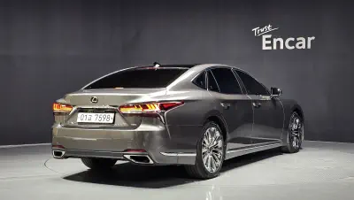 Lexus LS