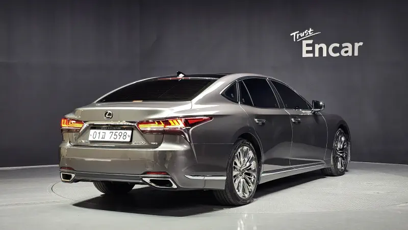 Lexus LS