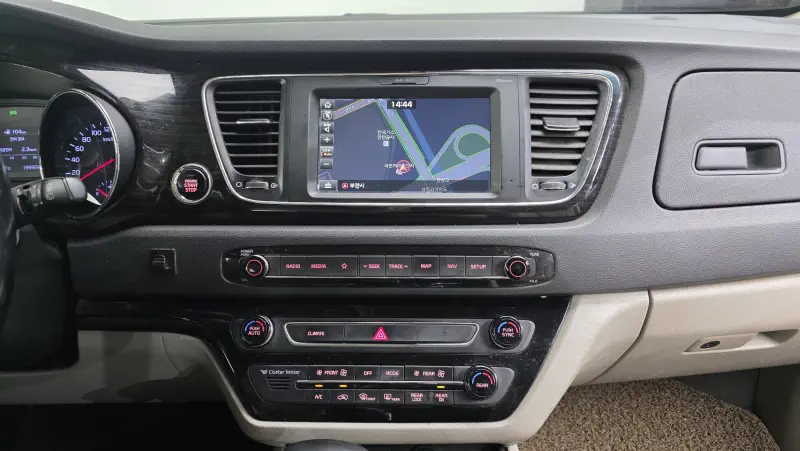 Kia Carnival