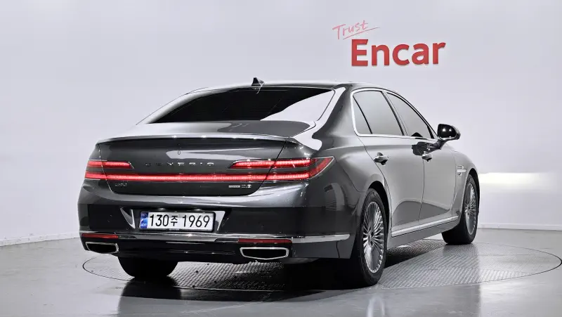 Genesis G90