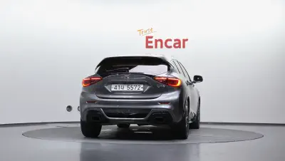 Infiniti Q30