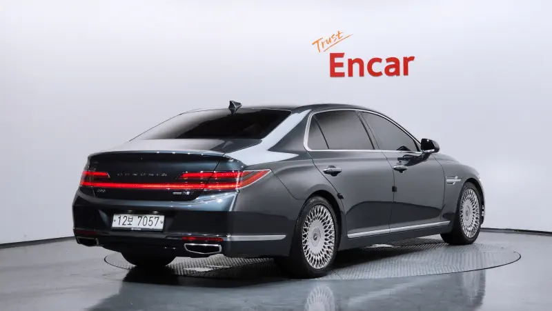 Genesis G90