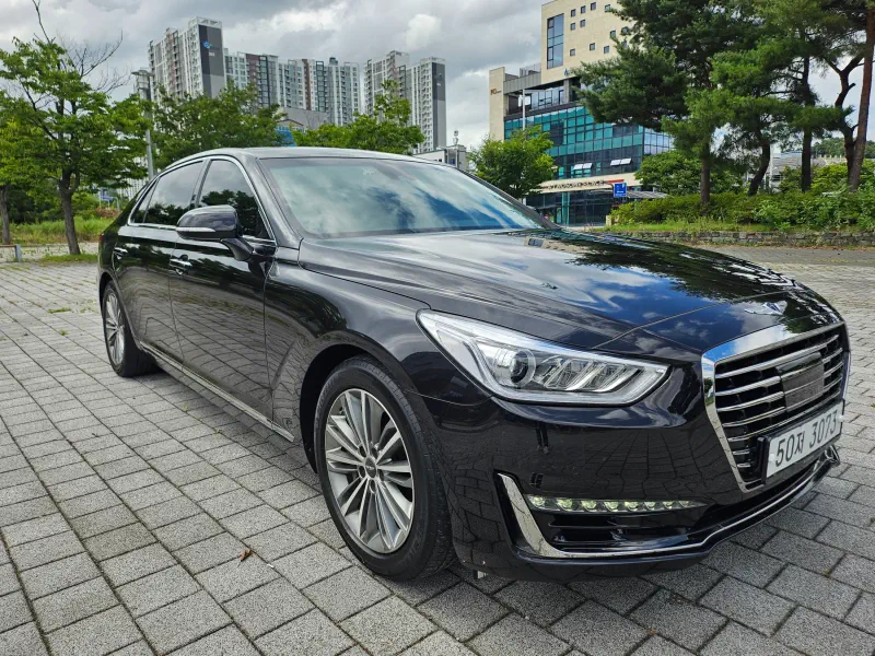Genesis EQ900