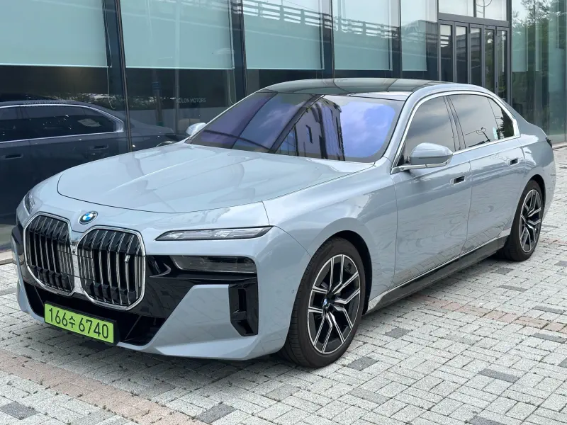 BMW i7
