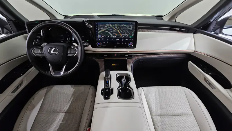 Lexus LM500h