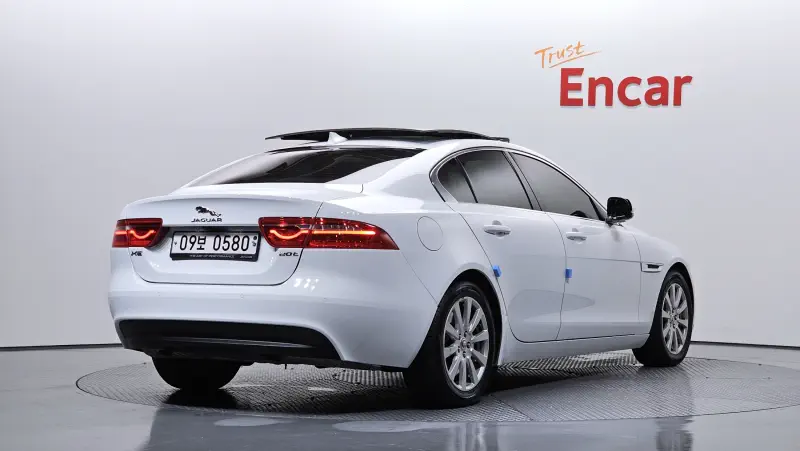 Jaguar XE