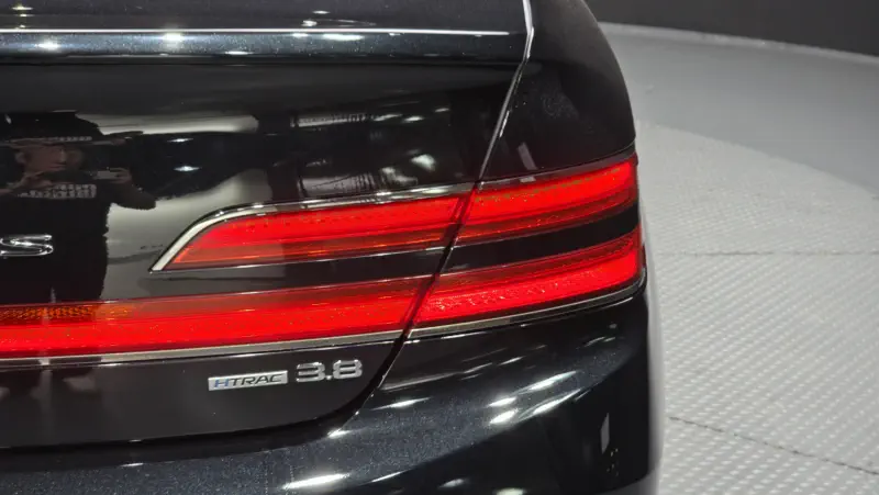 Genesis G90