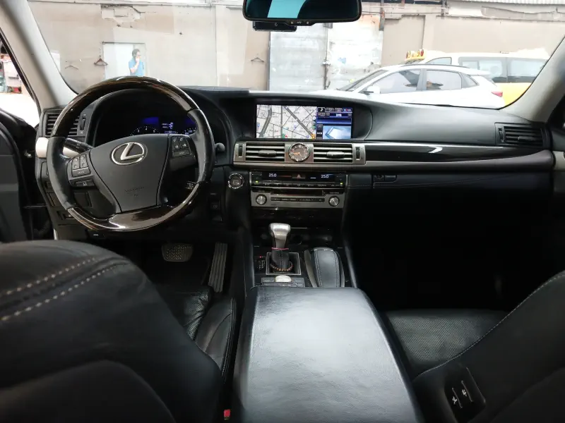 Lexus LS