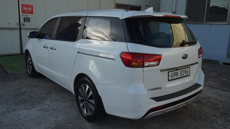 Kia Carnival