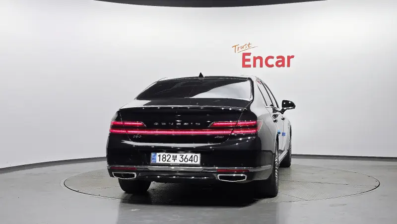 Genesis G90