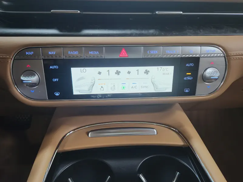 Genesis G90