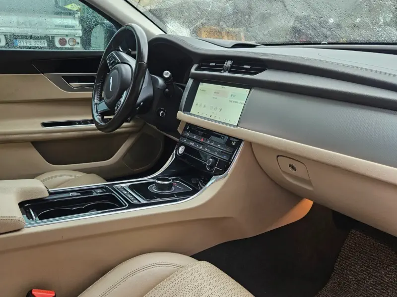 Jaguar XF