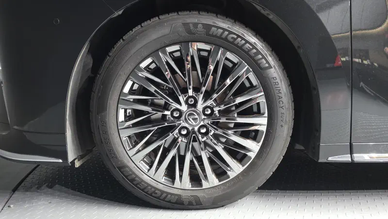 Lexus LM500h